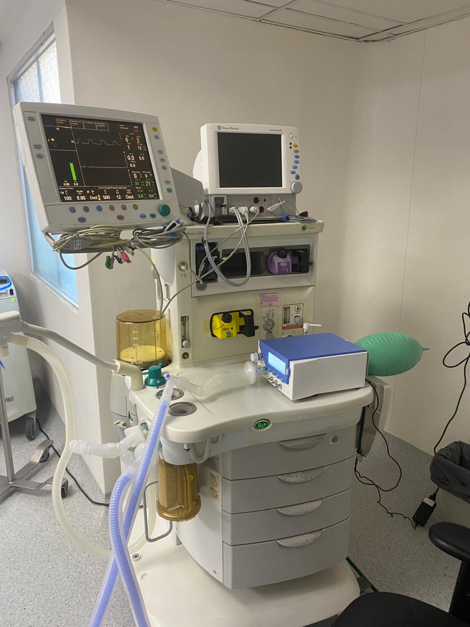 Máquina de anestesia y monitores de paciente